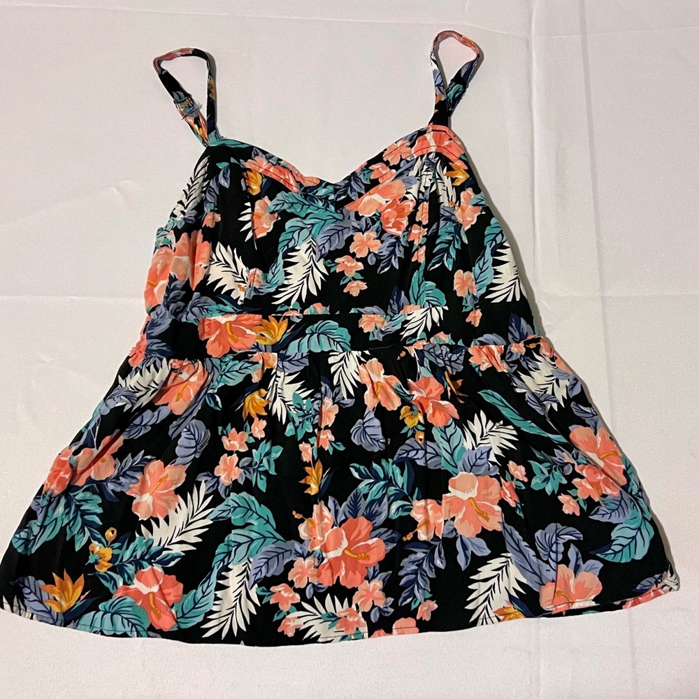 Women’s torrid GUC floral tank size 00 (M/L)